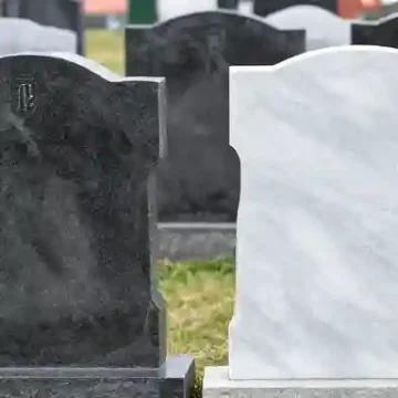 کدام سنگ قبر ماندگارتر است؟ 